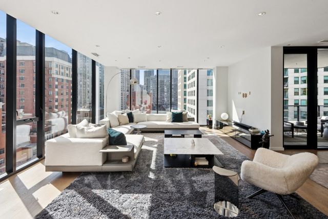 56 W HURON Street 9, Chicago, IL 60654