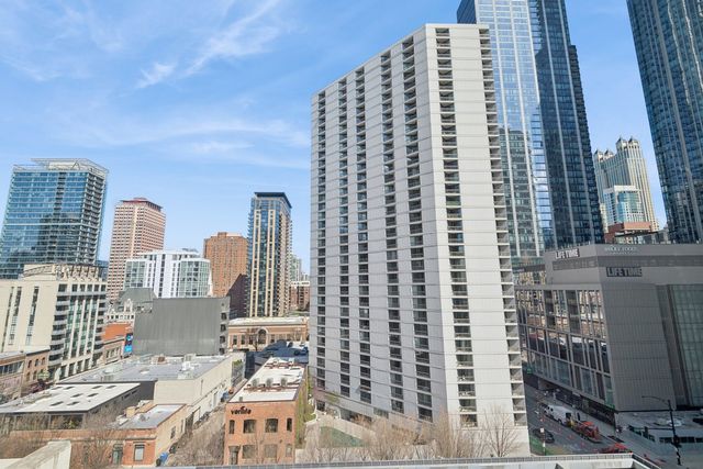 56 W HURON Street 9, Chicago, IL 60654