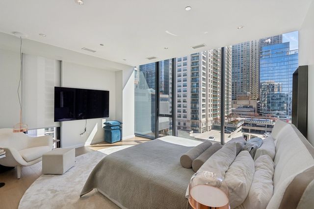 56 W HURON Street 9, Chicago, IL 60654