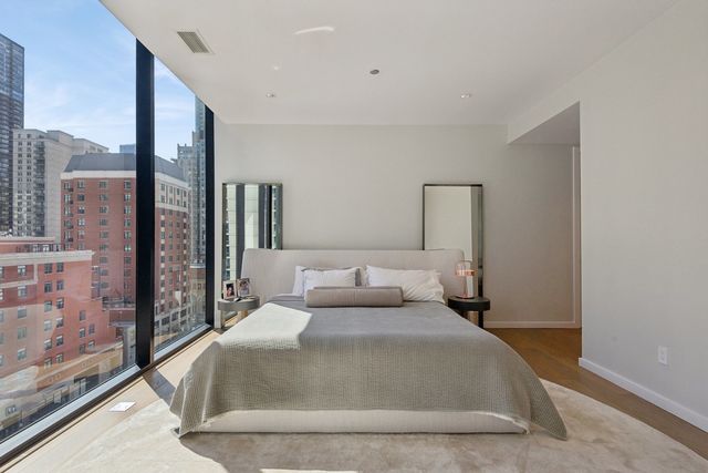 56 W HURON Street 9, Chicago, IL 60654