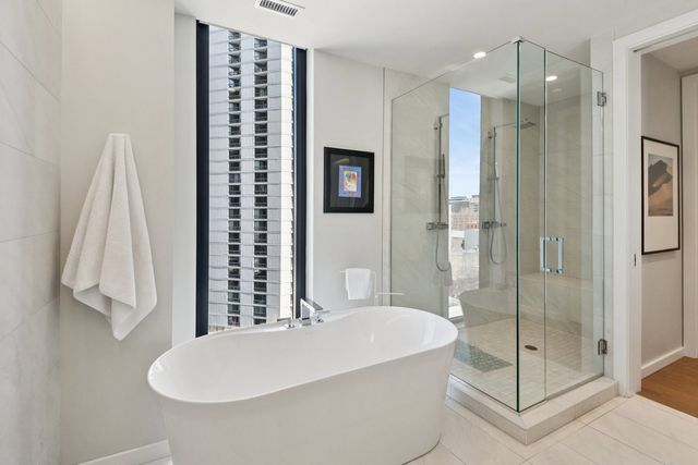 56 W HURON Street 9, Chicago, IL 60654