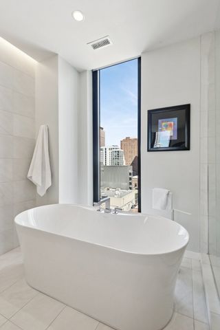 56 W HURON Street 9, Chicago, IL 60654