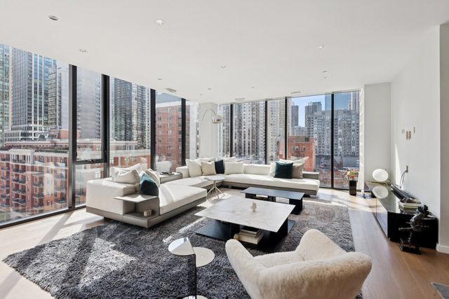 56 W HURON Street 9, Chicago, IL 60654