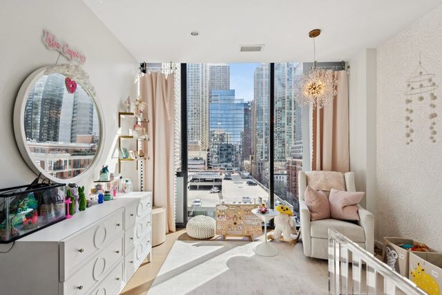 56 W HURON Street 9, Chicago, IL 60654