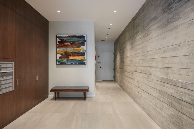 56 W HURON Street 9, Chicago, IL 60654