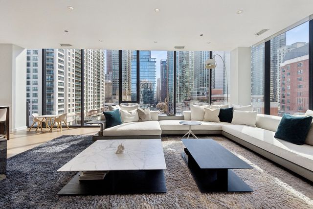 56 W HURON Street 9, Chicago, IL 60654