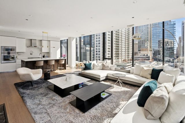 56 W HURON Street 9, Chicago, IL 60654