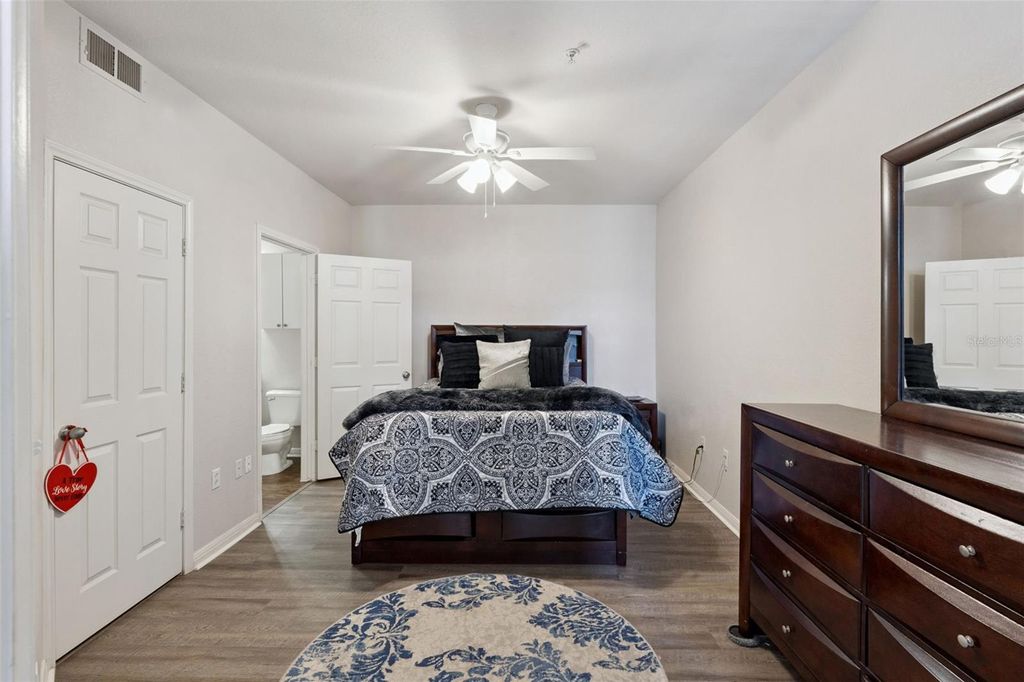 Image 15 of property listing at 911 N ORANGE AVENUE 509, Orlando, FL 32801