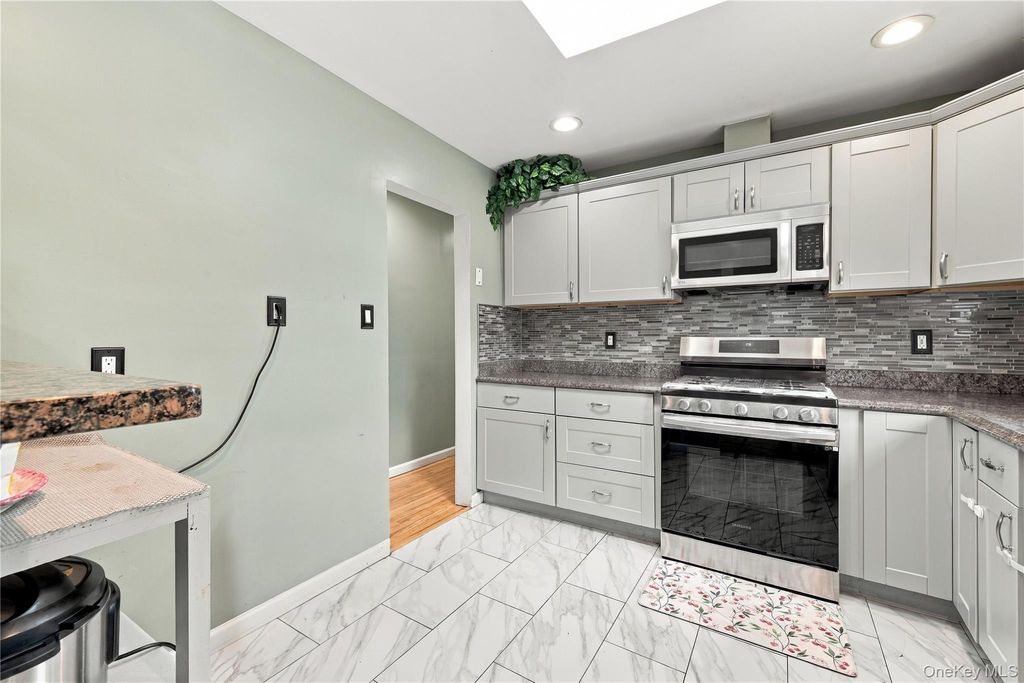 266 Riddle Street, Brentwood, NY 11717 — photo 4