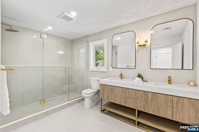 14 Chestnut Avenue, Closter, NJ 07624