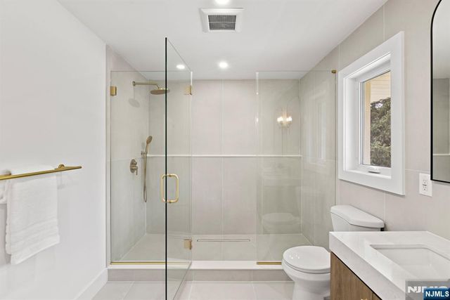 14 Chestnut Avenue, Closter, NJ 07624