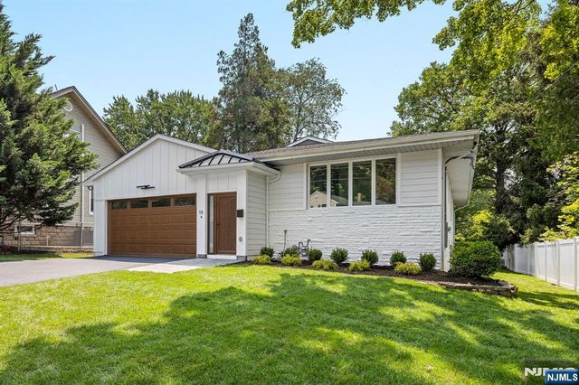 14 Chestnut Avenue, Closter, NJ 07624