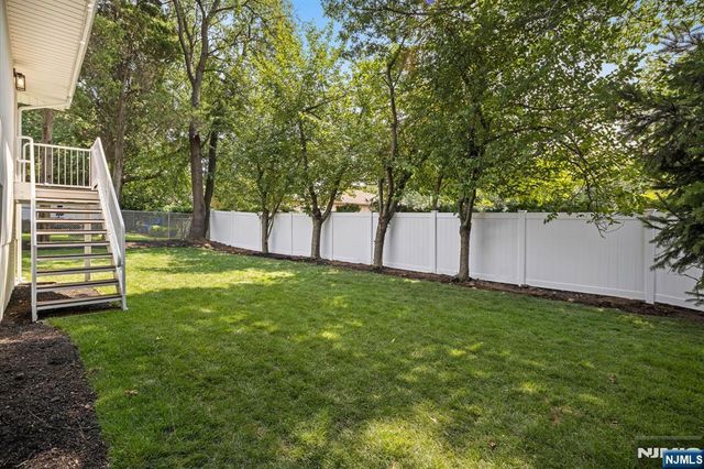 14 Chestnut Avenue, Closter, NJ 07624