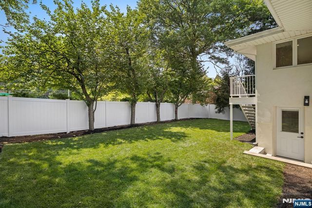 14 Chestnut Avenue, Closter, NJ 07624