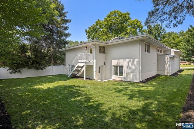 14 Chestnut Avenue, Closter, NJ 07624