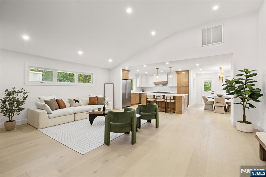 14 Chestnut Avenue, Closter, NJ 07624