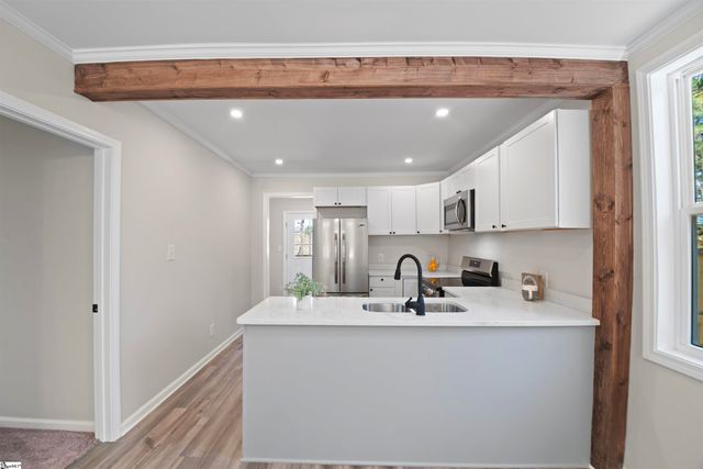 450 Crestwood Drive, Salem, SC 29676