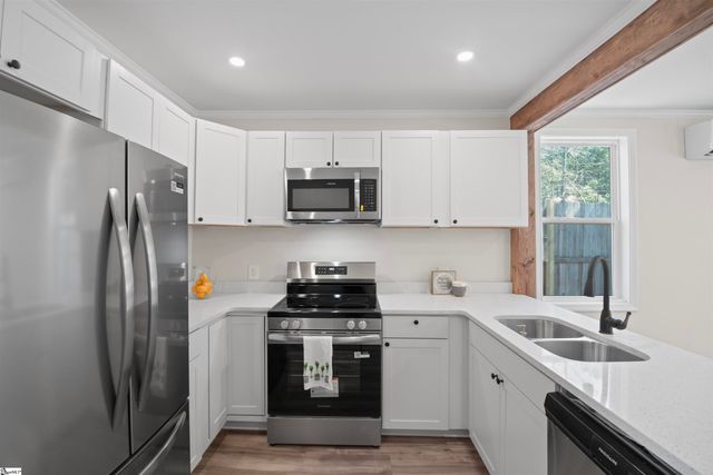 450 Crestwood Drive, Salem, SC 29676