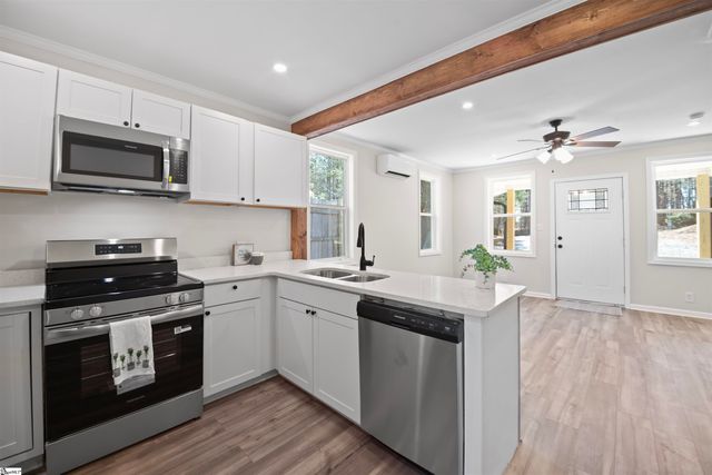 450 Crestwood Drive, Salem, SC 29676