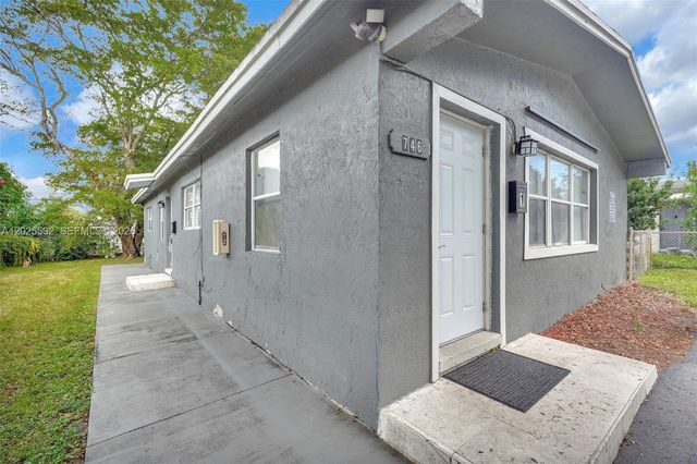 746 SW 4th St, Dania Beach, FL 33004