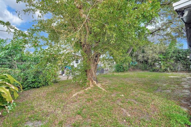 746 SW 4th St, Dania Beach, FL 33004