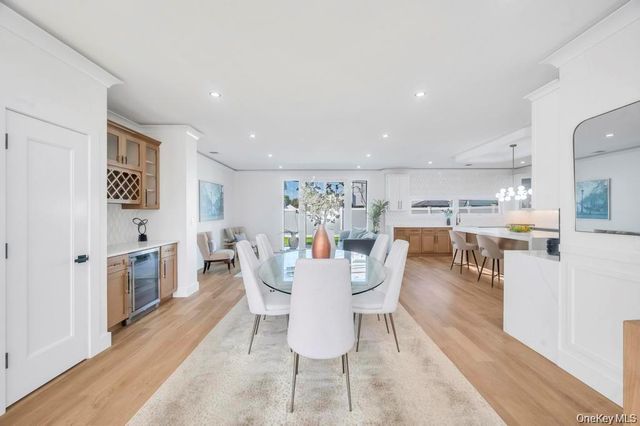 8 Table Lane, Hicksville, NY 11801