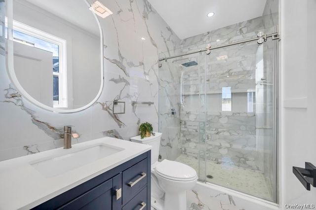 8 Table Lane, Hicksville, NY 11801