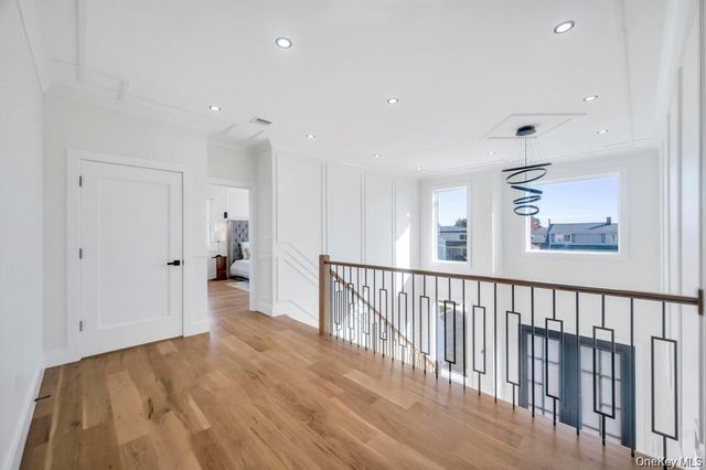 8 Table Lane, Hicksville, NY 11801