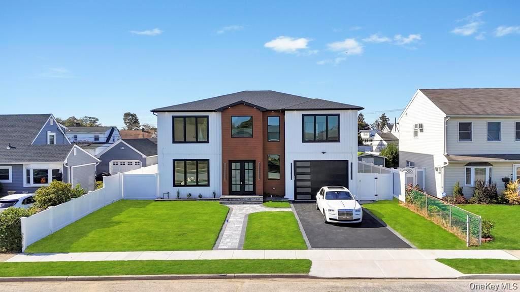 8 Table Lane, Hicksville, NY 11801