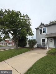 10700 ALBEMARLE LN, Philadelphia, PA 19154