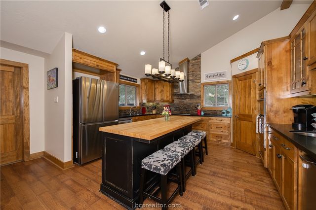 2302 Quail Run, College Station, TX 77845