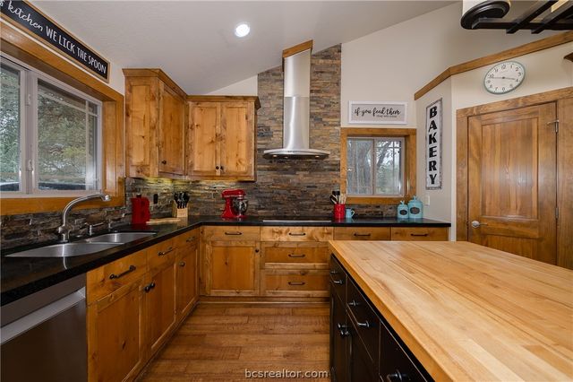 2302 Quail Run, College Station, TX 77845