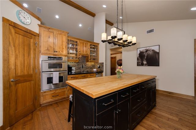 2302 Quail Run, College Station, TX 77845