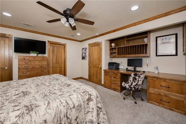 2302 Quail Run, College Station, TX 77845