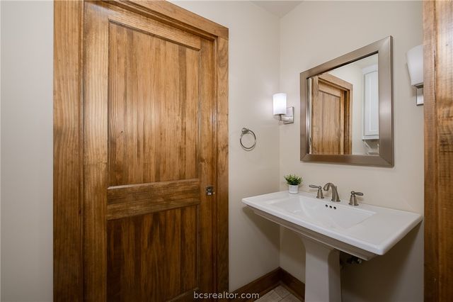 2302 Quail Run, College Station, TX 77845