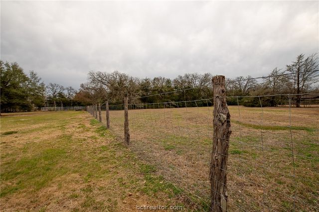 2302 Quail Run, College Station, TX 77845