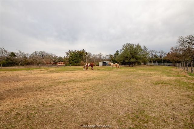 2302 Quail Run, College Station, TX 77845