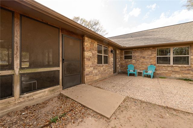 2302 Quail Run, College Station, TX 77845