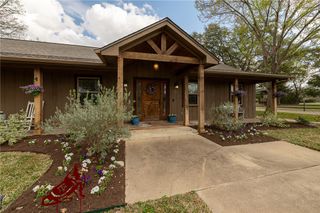 2302 Quail Run, College Station, TX 77845