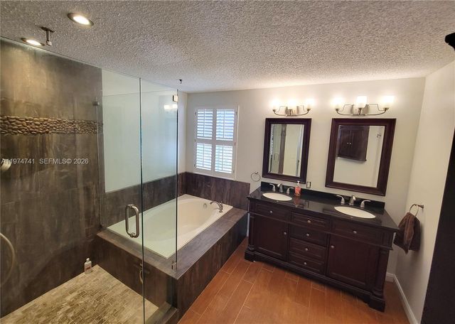 723 Juniper Ln, Weston, FL 33327