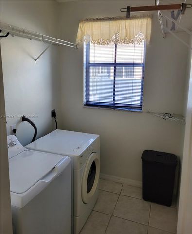 723 Juniper Ln, Weston, FL 33327