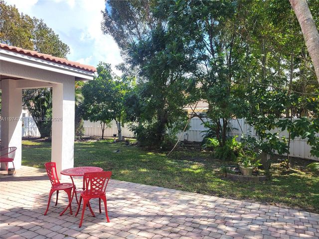 723 Juniper Ln, Weston, FL 33327