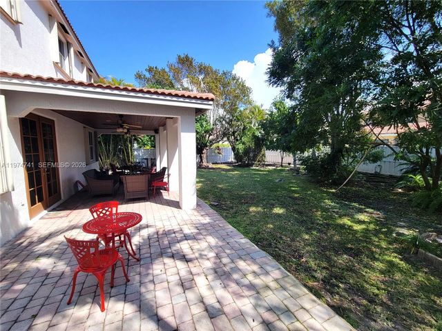 723 Juniper Ln, Weston, FL 33327