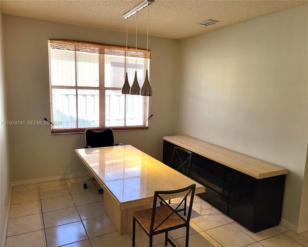 723 Juniper Ln, Weston, FL 33327