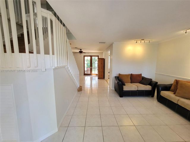 723 Juniper Ln, Weston, FL 33327