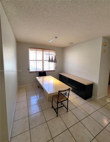 723 Juniper Ln, Weston, FL 33327