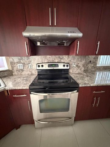 3225 NE 184th Street 10303, Aventura, FL 33160