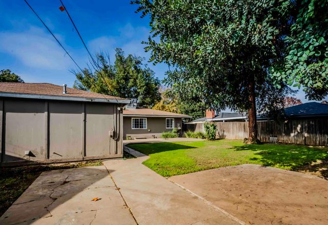 2426 N Adoline Avenue, Fresno, CA 93705
