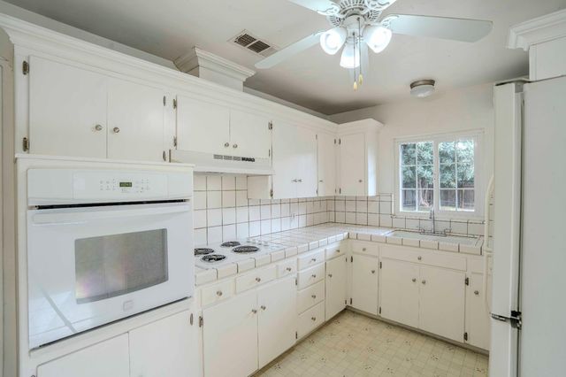 2426 N Adoline Avenue, Fresno, CA 93705