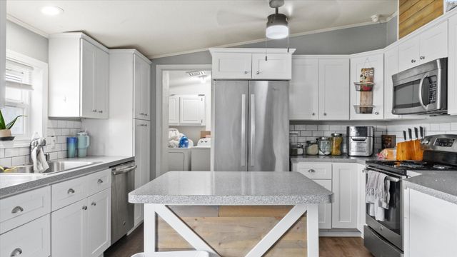 201 N 69th Ave, West Richland, WA 99353